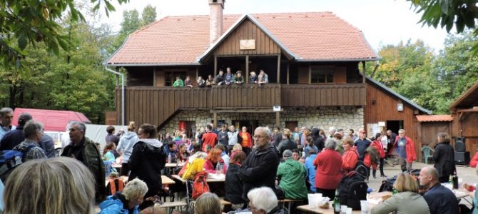 Planinarska kestenijada na Hrastovičkoj gori subota 14. listopada 2017. godine. Planinarska kestenijada na Hrastovičkoj gori subota 14. listopada 2017. godine.
