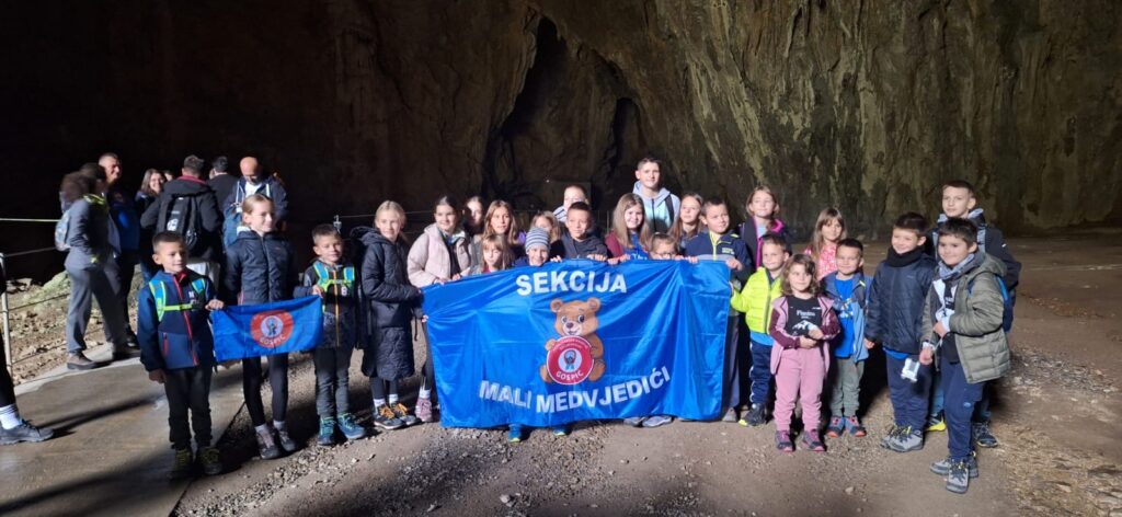 3f1895b6-d9be-48e2-ac04-dd0fa302b8c6