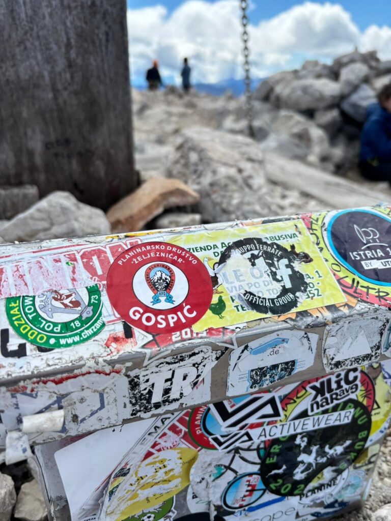 60bbbeaf-ff6c-4af5-a5df-5c6155716faf