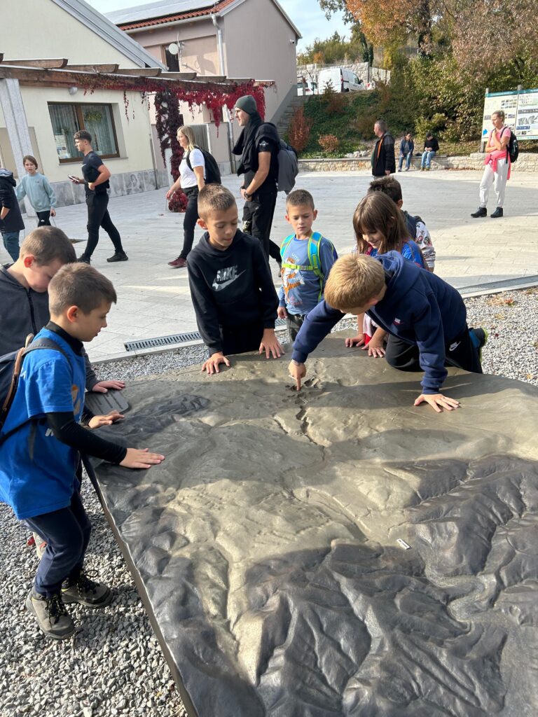 9ff35ba8-a994-44c0-a106-d00ffbbe5b86