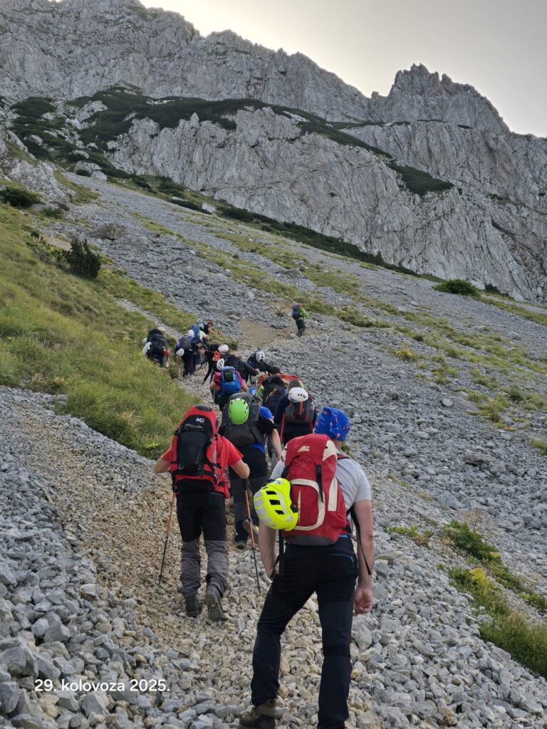 a5cab5b0-96b8-4fbf-8be4-80153e4fb795